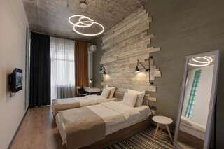 Отель RIS Dalma Collection Yerevan Ереван Улучшенные апартаменты с 1 спальней с двуспальной кроватью или 2 отдельными кроватями-6