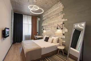 Отель RIS Dalma Collection Yerevan Ереван Улучшенные апартаменты с 1 спальней с двуспальной кроватью или 2 отдельными кроватями-7